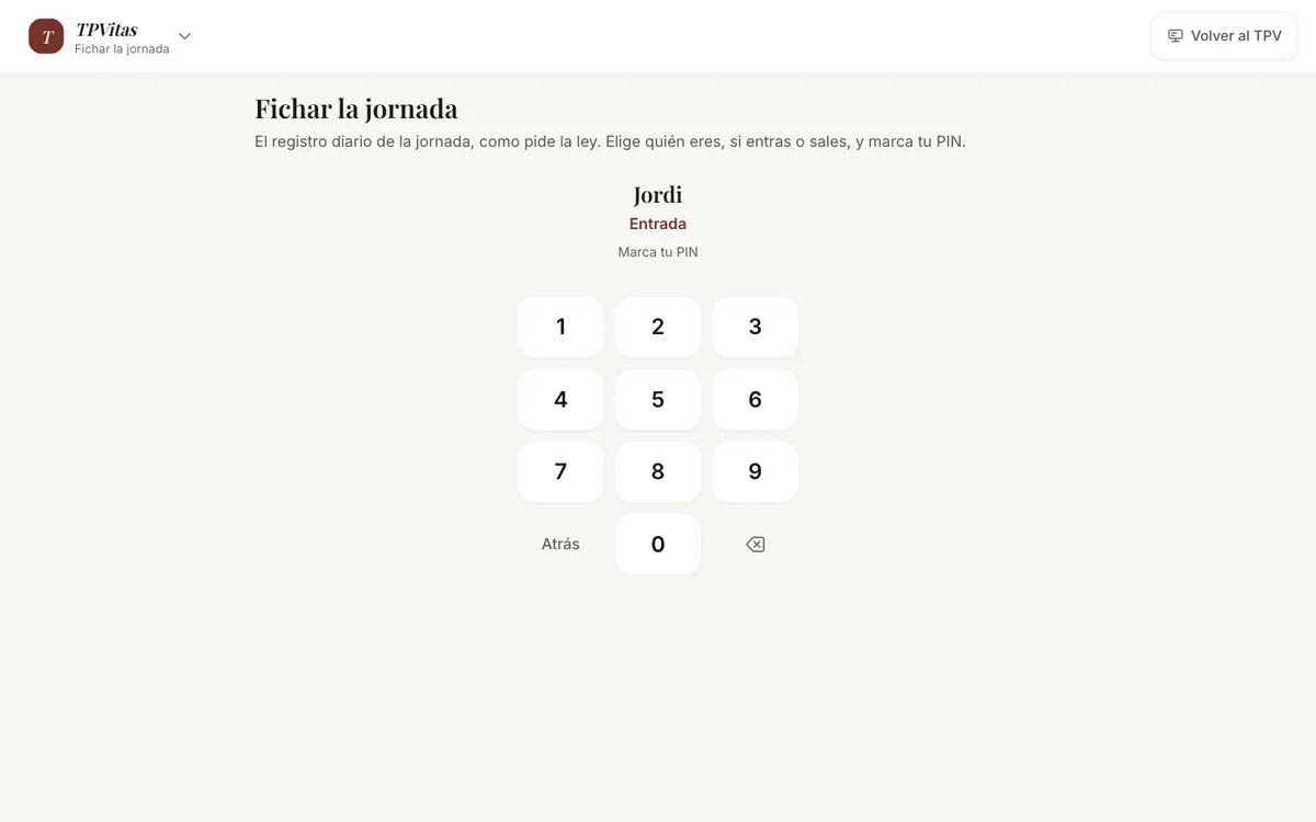La pantalla de fichar en la tableta: el nombre, «Entrada» y el teclado para marcar el PIN.